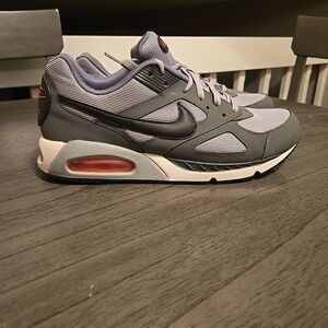 Nike Men's Charcoal and Light Gray Sneakers